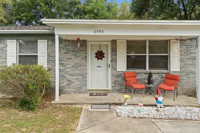 a group of chairs sitting in front of a building
