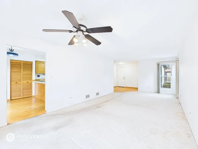 $350,000 | 236 Shadow Bend Drive, Wheeling, IL 60090