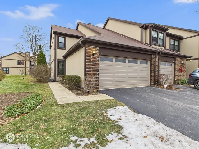 $350,000 | 236 Shadow Bend Drive, Wheeling, IL 60090