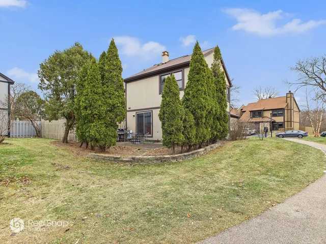 $350,000 | 236 Shadow Bend Drive, Wheeling, IL 60090