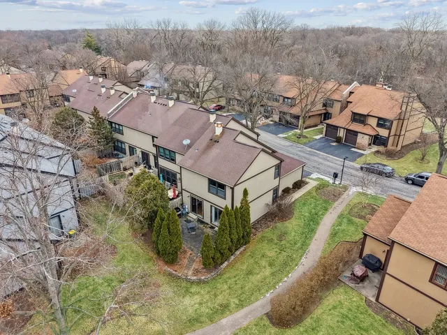 $350,000 | 236 Shadow Bend Drive, Wheeling, IL 60090