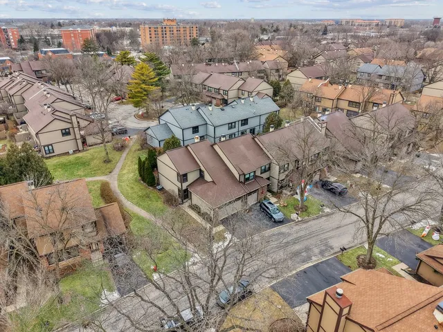 $350,000 | 236 Shadow Bend Drive, Wheeling, IL 60090