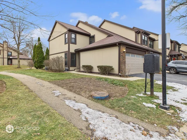 $350,000 | 236 Shadow Bend Drive, Wheeling, IL 60090