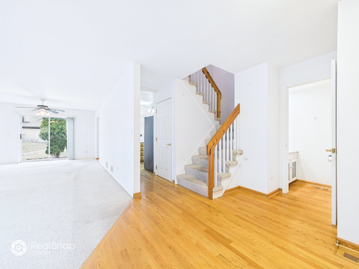 236 Shadow Bend Drive Wheeling, IL 60090 - Photo 5 of 44