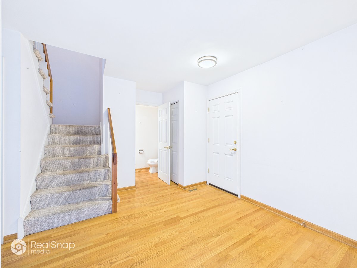 236 Shadow Bend Drive Wheeling, IL 60090 - Photo 7 of 44