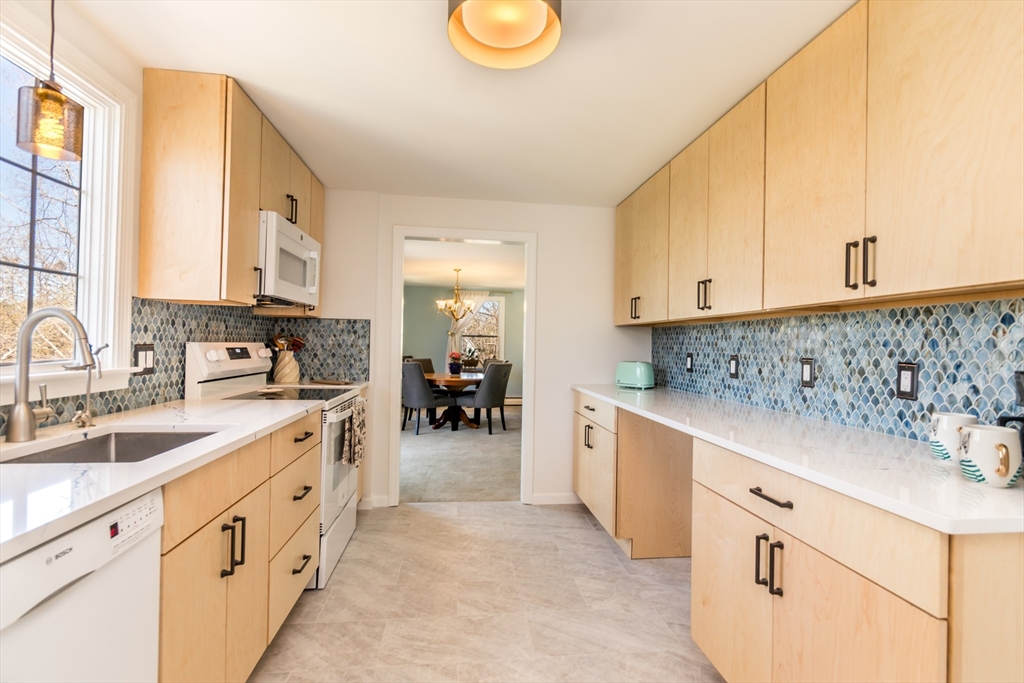 4 Quail Hill Road Bourne, MA 02559 - Photo 11 of 38