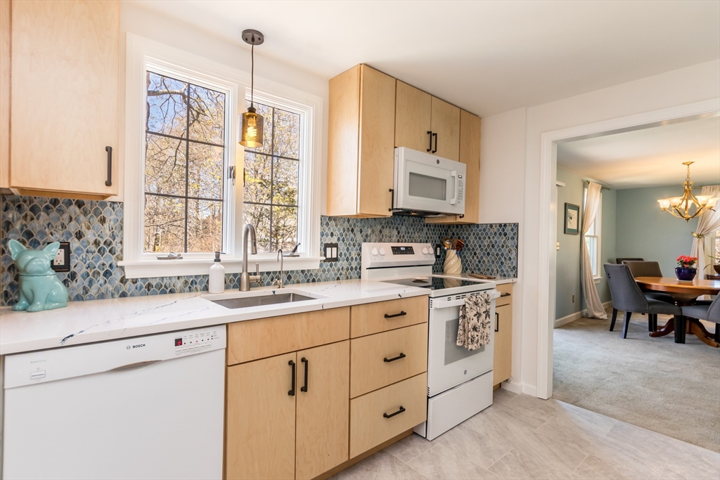 4 Quail Hill Road Bourne, MA 02559 - Photo 12 of 38