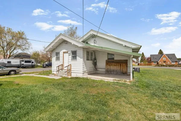 $350,000 | 206 East 3rd North, St. Anthony, ID 83445