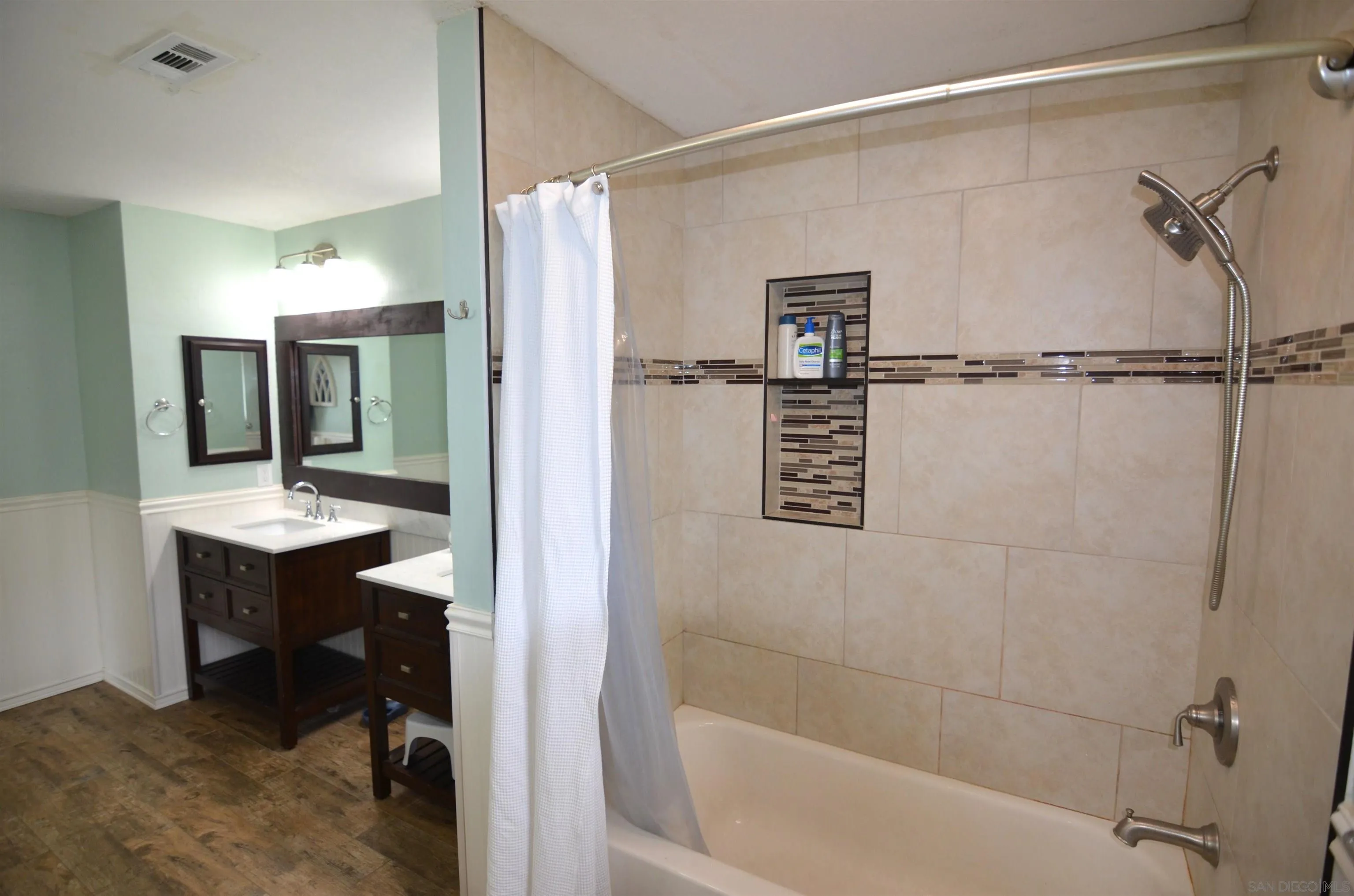 30643 Rabbit Run Valley Center, CA 92082 - Photo 28 of 59 a bathroom with a sink mirror and a bathtub