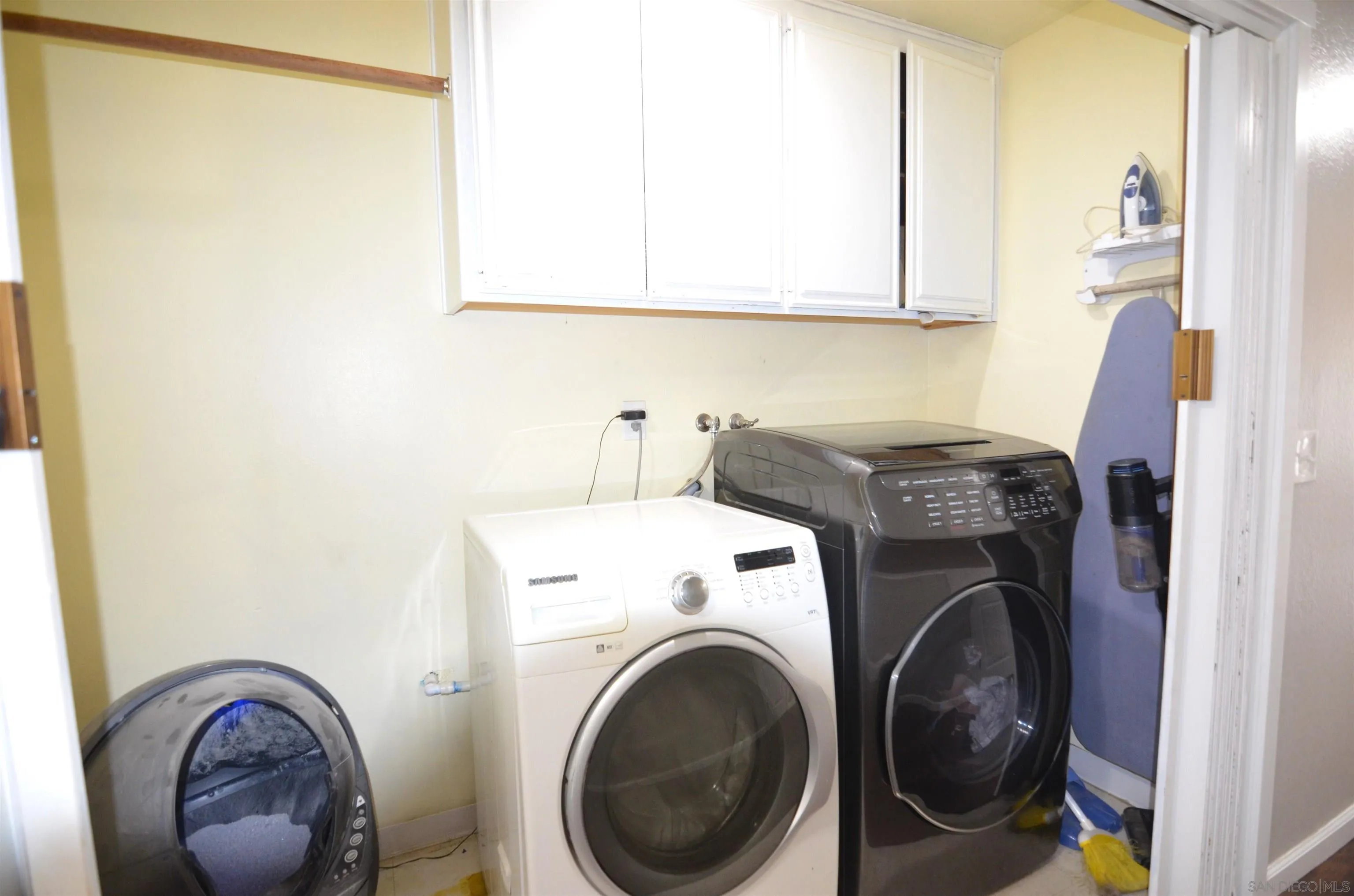 30643 Rabbit Run Valley Center, CA 92082 - Photo 29 of 59 a utility room with dryer and washer