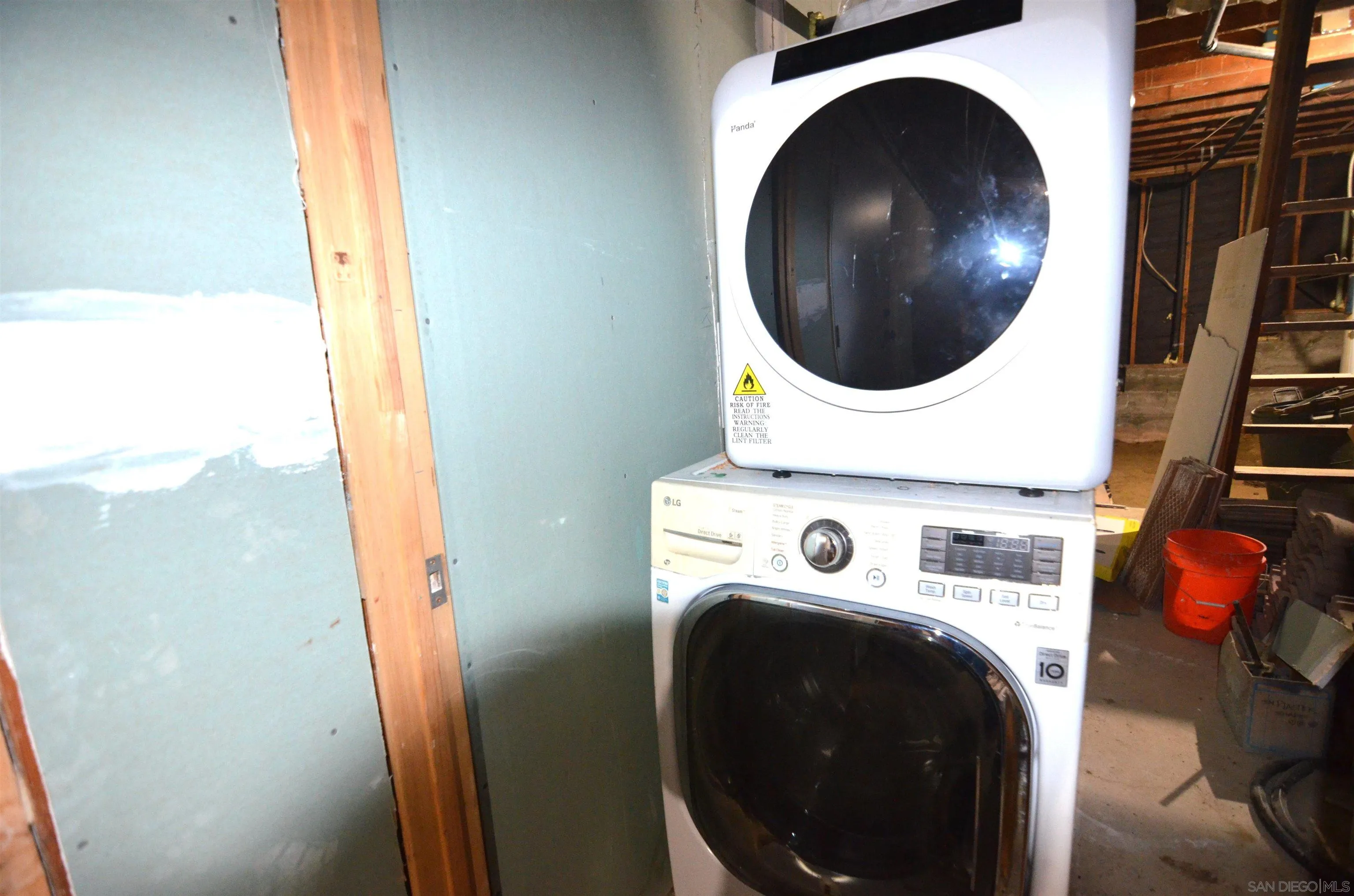 30643 Rabbit Run Valley Center, CA 92082 - Photo 41 of 59 a utility room with dryer and washer