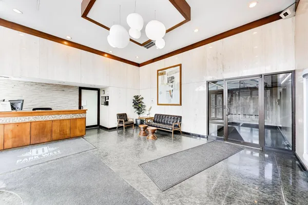 $195,000 | 444 West Fullerton Parkway, Unit 305, Chicago, IL 60614