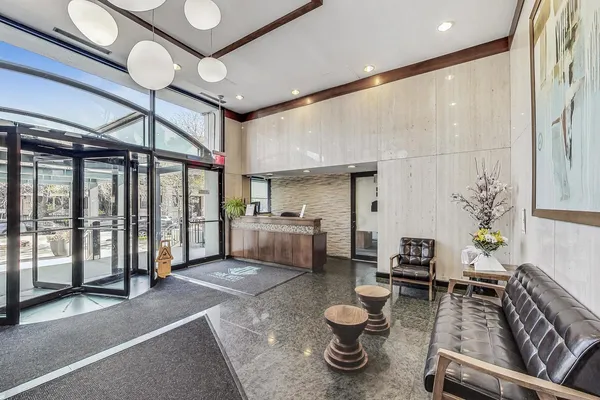 $195,000 | 444 West Fullerton Parkway, Unit 305, Chicago, IL 60614