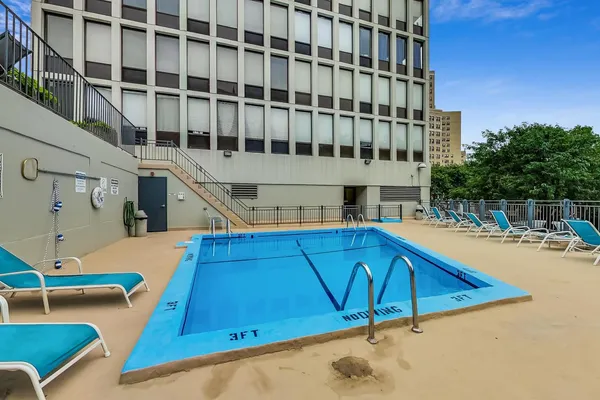 $195,000 | 444 West Fullerton Parkway, Unit 305, Chicago, IL 60614