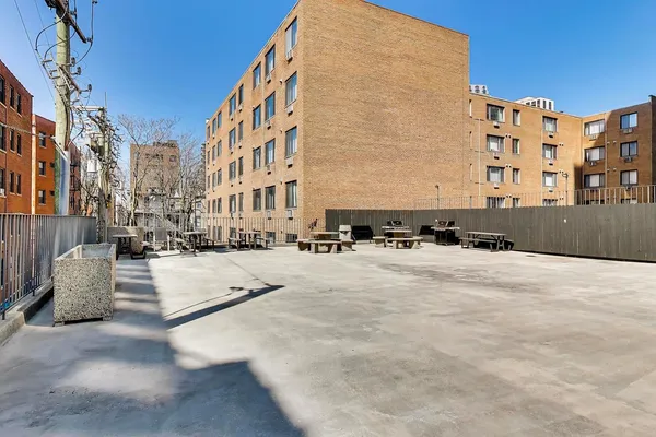 $195,000 | 444 West Fullerton Parkway, Unit 305, Chicago, IL 60614