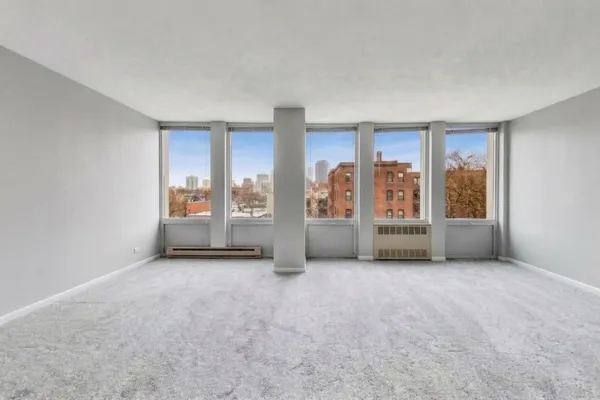 $195,000 | 444 West Fullerton Parkway, Unit 305, Chicago, IL 60614