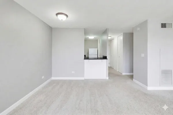 $195,000 | 444 West Fullerton Parkway, Unit 305, Chicago, IL 60614