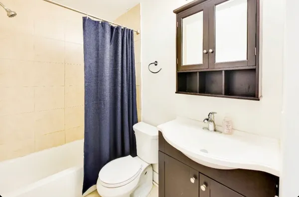 $195,000 | 444 West Fullerton Parkway, Unit 305, Chicago, IL 60614