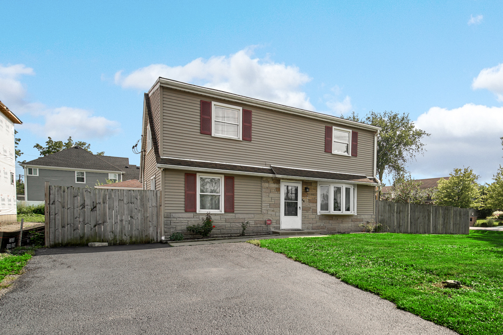 25W277 Doris Avenue Carol Stream, IL 60188 - Photo 3 of 27 a view of a house with brick walls plants and large tree