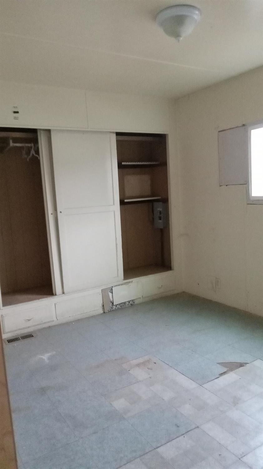 801 Schipper Street, Unit 60 Arvin, CA 93203 - Photo 4 of 8 an empty room with closet
