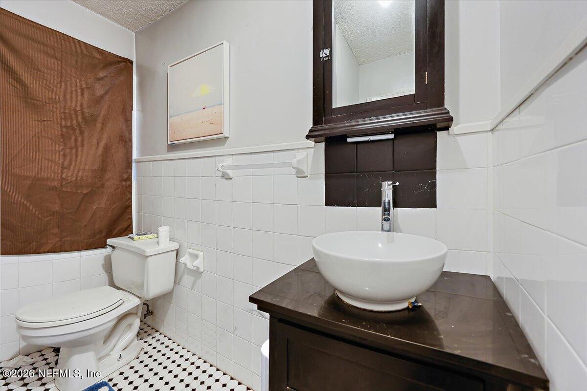 11037 Scott Mill Road Jacksonville, FL 32223 - Photo 15 of 51 14-En Suite Bathroom