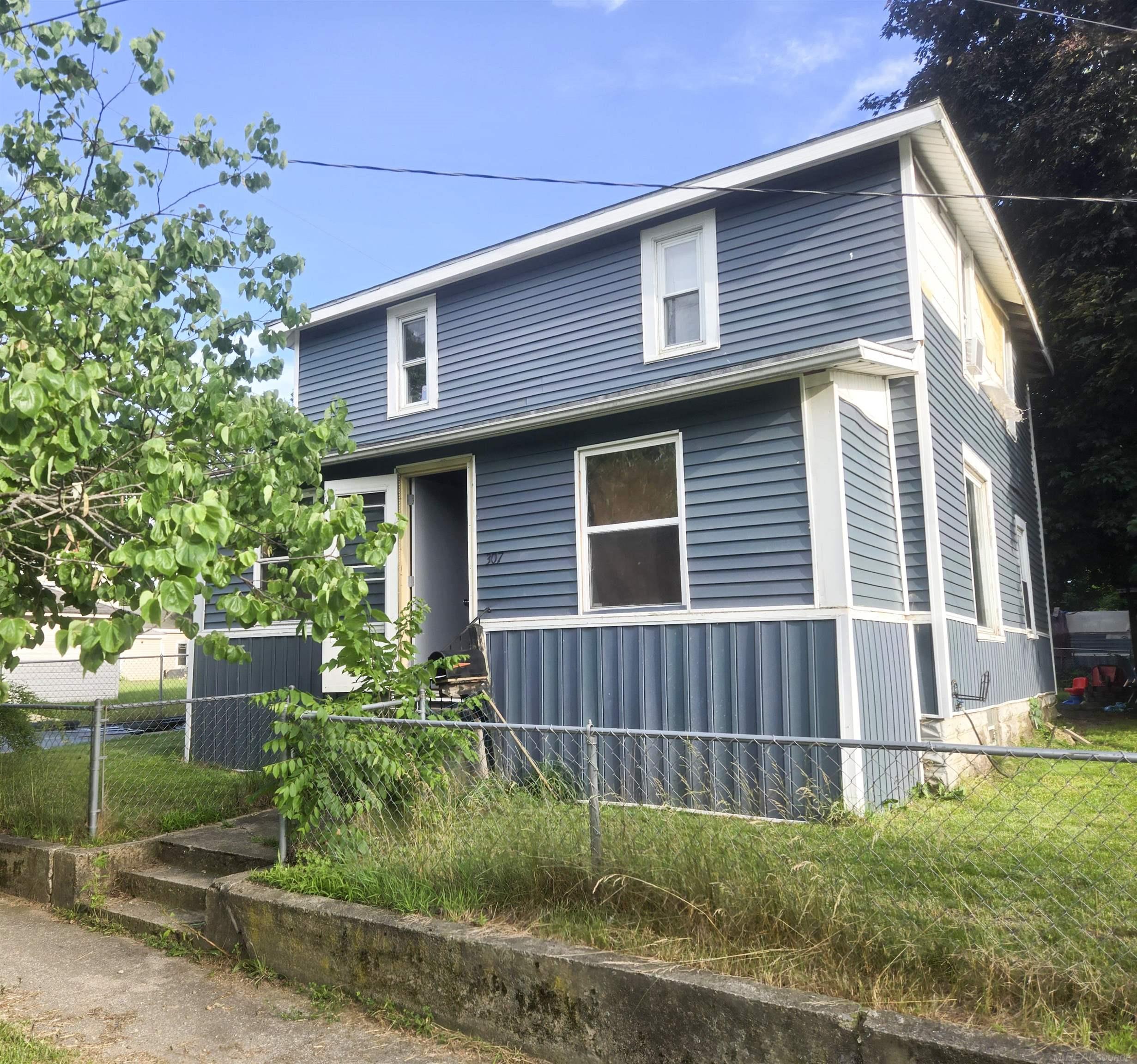 307 Michigan Street Three Rivers, MI 49093 - Photo 1 of 25