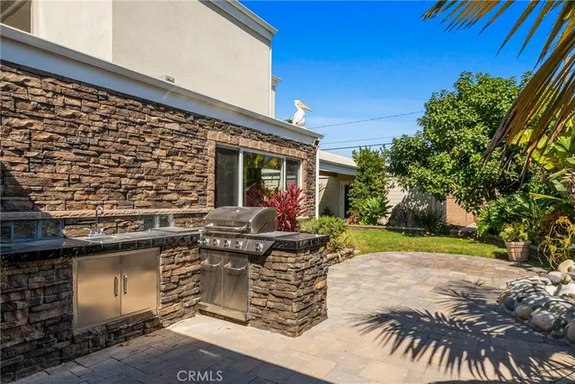 $2,099,888 | 1824 Park Street, Huntington Beach, CA 92648