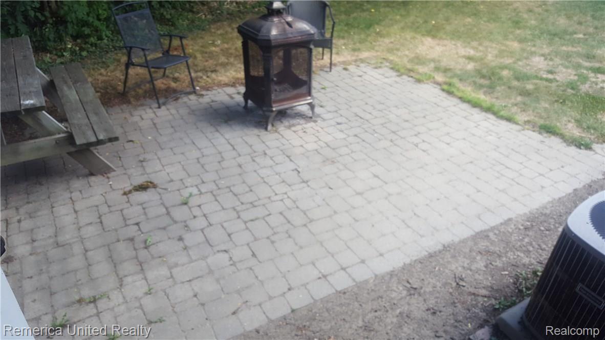 31838 Marblehead Road Farmington, MI 48336 - Photo 18 of 22 20160806_141910 (1).jpg