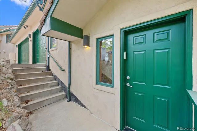 a view of entryway with a front door