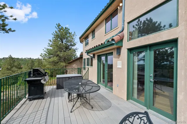 a view of house with outdoor seating space