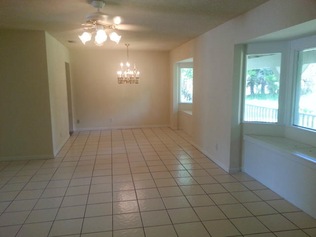 11844 Sandy Run Road Jupiter, FL 33478 - Photo 4 of 12 Living/Dining w Bay Window