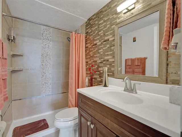 $725,000 | 5601 Collins Avenue, Unit 504, Miami Beach, FL 33140