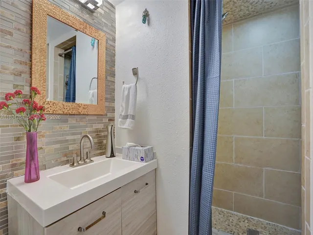 $725,000 | 5601 Collins Avenue, Unit 504, Miami Beach, FL 33140