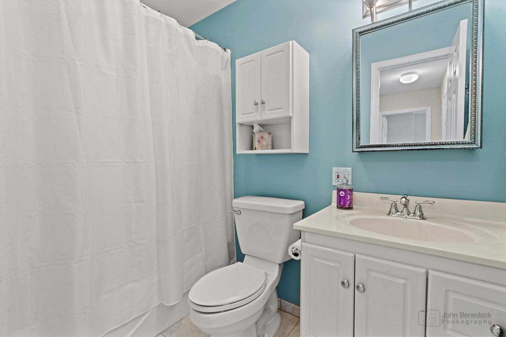 1931 Cranbrook Drive Green Oaks, IL 60048 - Photo 14 of 33 a bathroom with a toilet sink and mirror