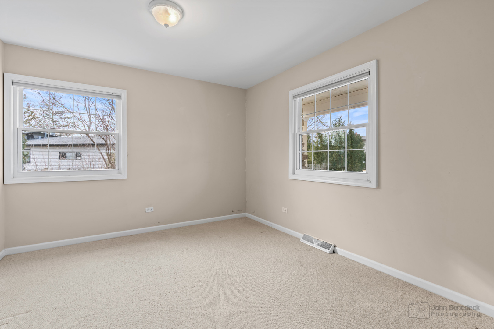 1931 Cranbrook Drive Green Oaks, IL 60048 - Photo 18 of 33 an empty room with windows