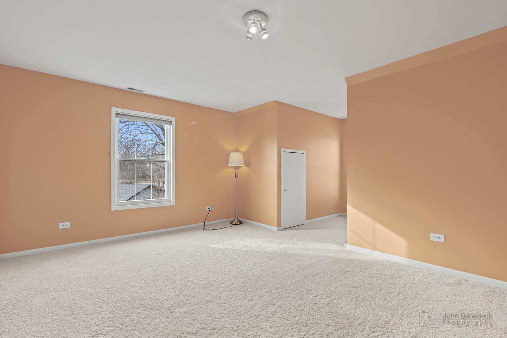 1931 Cranbrook Drive Green Oaks, IL 60048 - Photo 20 of 33 a view of an empty room with a window