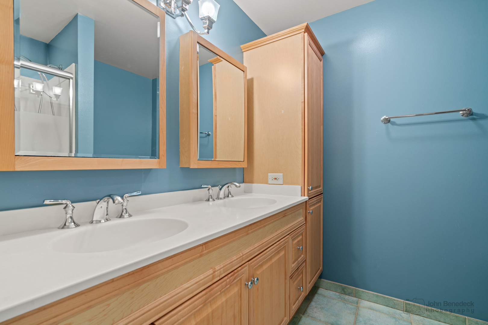 1931 Cranbrook Drive Green Oaks, IL 60048 - Photo 22 of 33 a bathroom with a granite countertop sink and a mirror