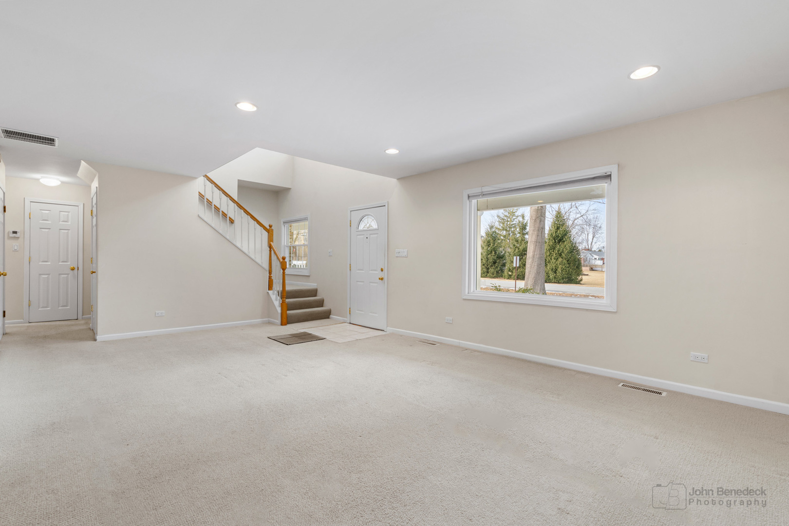 1931 Cranbrook Drive Green Oaks, IL 60048 - Photo 4 of 33 an empty room with a empty space and windows