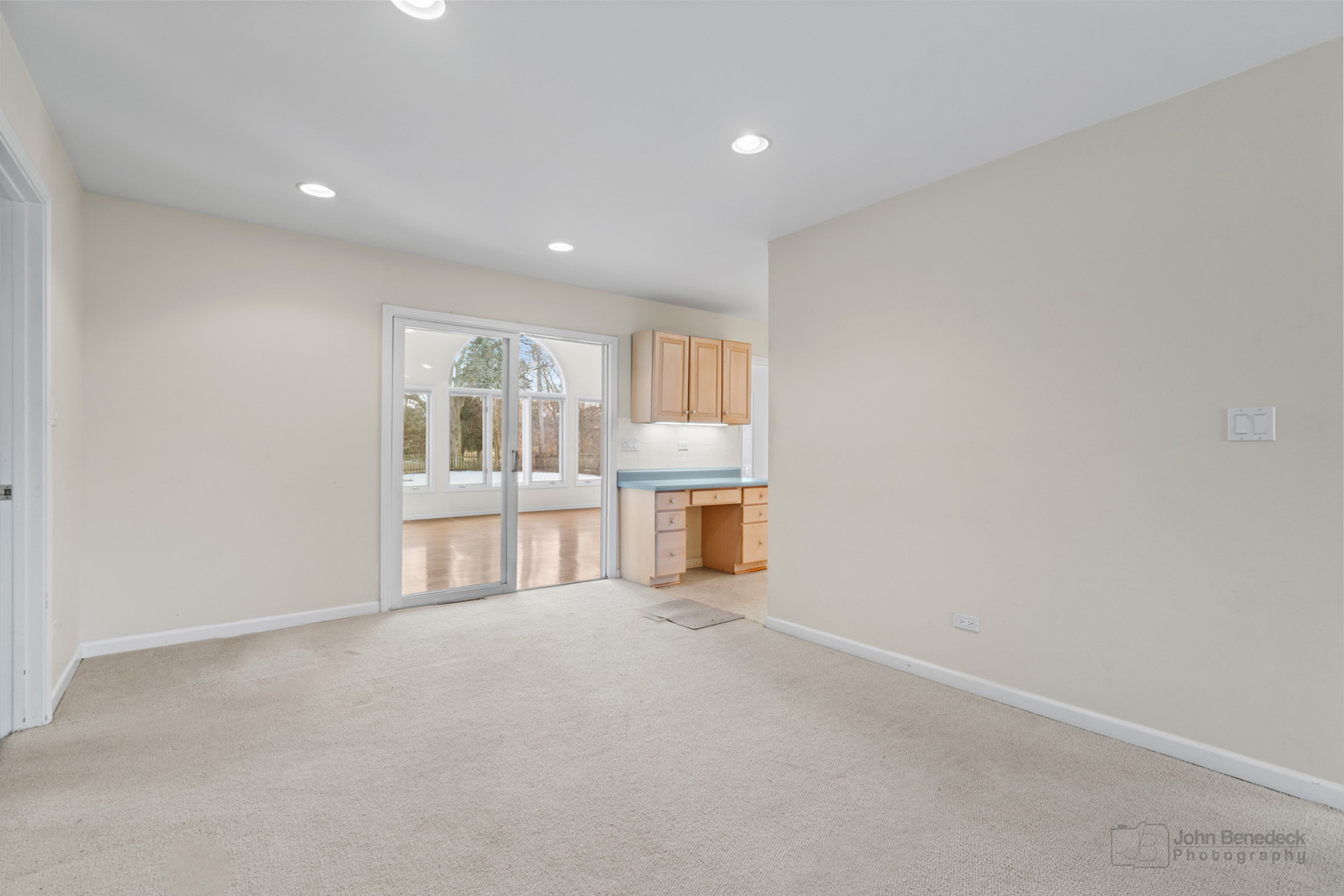 1931 Cranbrook Drive Green Oaks, IL 60048 - Photo 5 of 33 a view of a kitchen with large oven