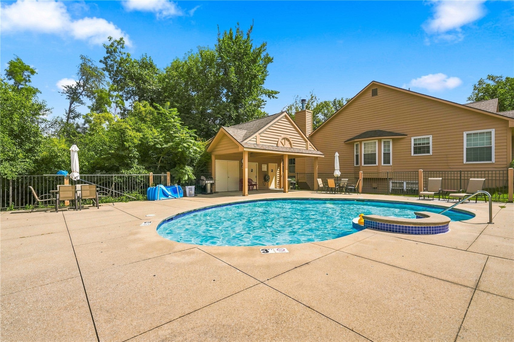755 East Post Road Southeast, Unit 2 Cedar Rapids, IA 52403 - Photo 22 of 25 Gallery Image 22