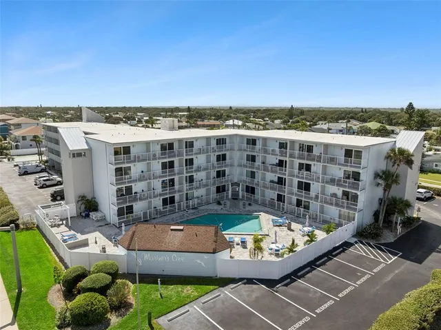 a view of a swimming pool with seating space