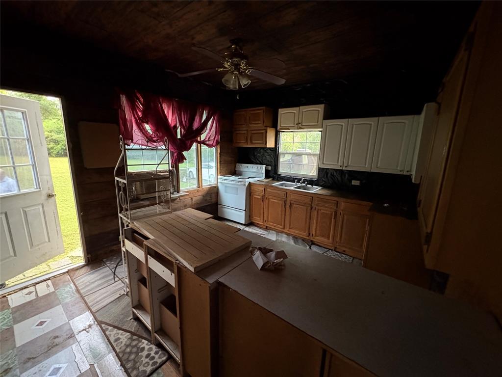 625 South Rusk Street Sherman, TX 75090 - Photo 15 of 19 a kitchen that has a sink and a stove