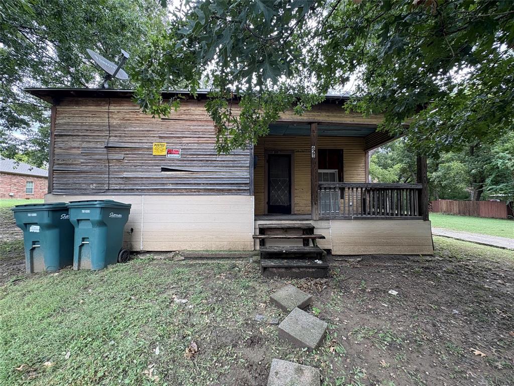625 South Rusk Street Sherman, TX 75090 - Photo 2 of 19 a view of a house with a yard