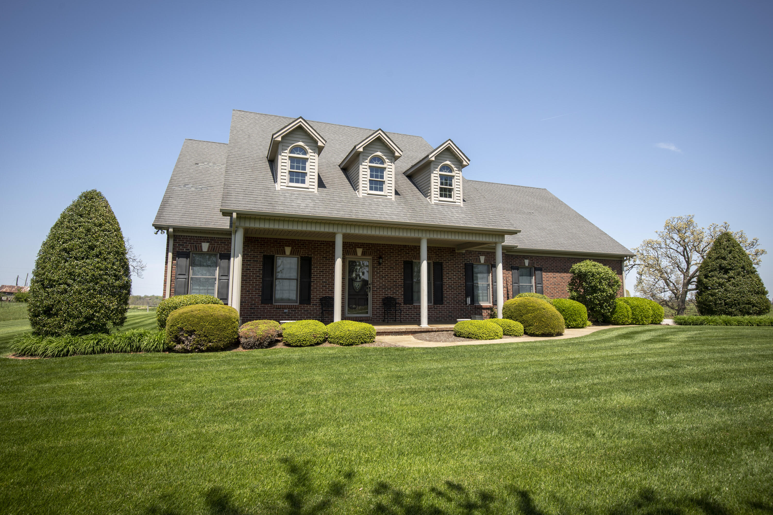 601 Whitenack Road Harrodsburg, KY 40330 - Photo 2 of 34 05601WhitenackRd