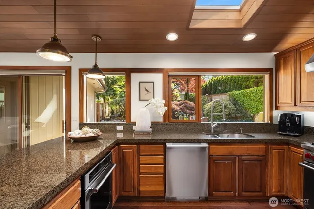 $3,498,000 | 10250 Southeast 21st Street, Bellevue, WA 98004