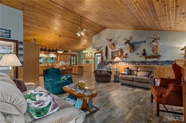 $999,000 | 3153 North 2225 Street, Beecher City, IL 62414