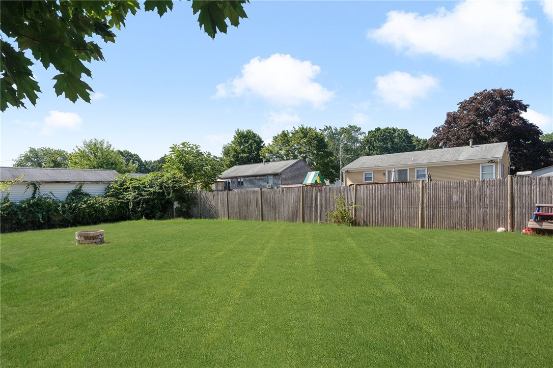 752 Strawberry Field Road Warwick, RI 02886 - Photo 3 of 27 Gallery Image 3