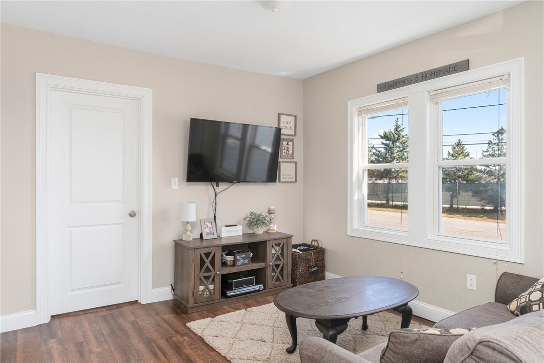 752 Strawberry Field Road Warwick, RI 02886 - Photo 6 of 27 Gallery Image 6