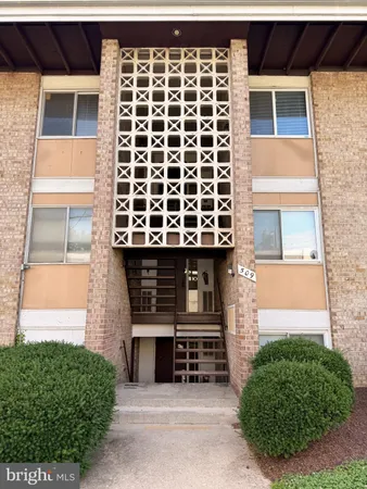 $157,000 | 509 Wilson Bridge Drive, Unit 6708 C2, Oxon Hill, MD 20745