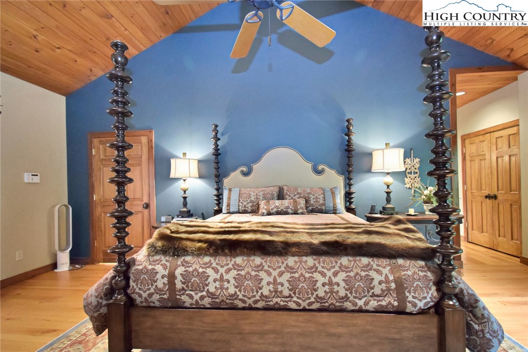 86 Tyneridge Road Banner Elk, NC 28604 - Photo 21 of 50 a bedroom with a bed and a lamp